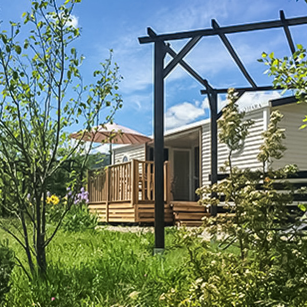 Premium-Mobilheim mit Terrasse und Klimaanlage