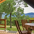 decor enchanteur au milieu des montagnes