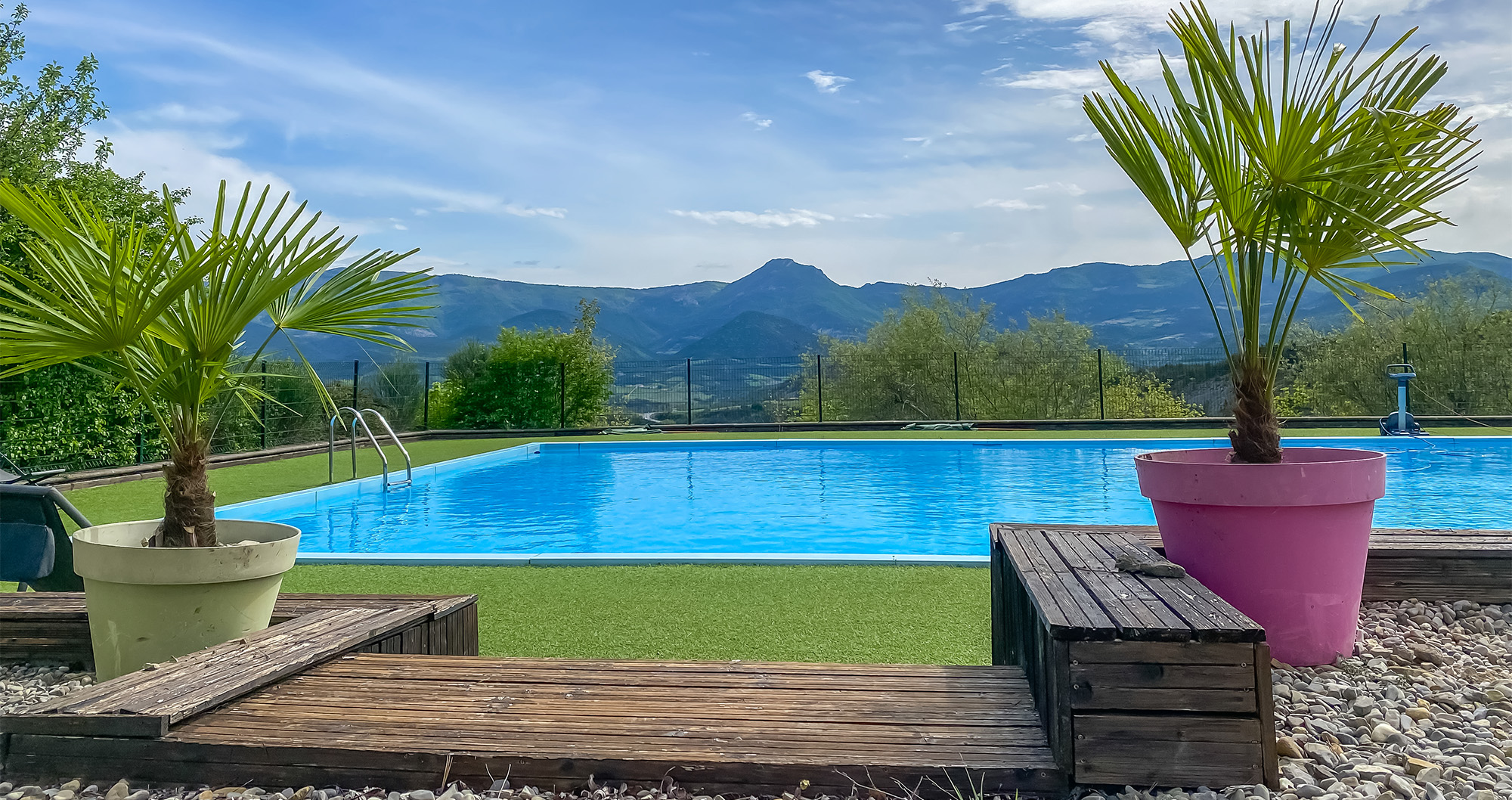 piscine chauffee et detente au soleil